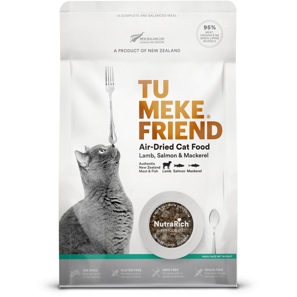 Tu Meke Friend air-dried cat food package with a cat on the label.