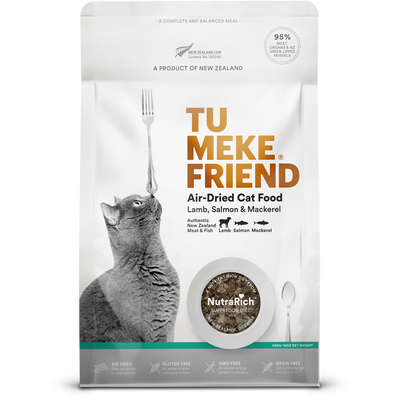 Tu Meke Friend air-dried cat food package with a cat on the label.